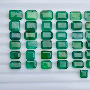 Lote de piedras preciosas de esmeralda natural de Zambia, buena calidad con brillo y un hermoso color verde, corte y elaboración perfectos a precio económico. - Product Image 1