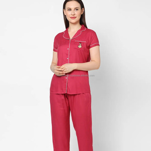 Chemise de nuit décontractée pour femme en tissu biologique ultra doux à col rond et imprimé floral, modèle best-seller, personnalisable, grandes tailles - Product Image 1