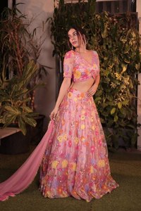 Conjunto de Lehenga Choli de N.k.entreprises para Novia, con Bordado en Red de Alta Calidad, Sin Arrugas, con Lentejuelas y Dupatta - Product Image 3