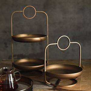 Soporte decorativo de metal de dos niveles para pasteles con mango central para presentaciones en fiestas de té y mostradores de panadería - Product Image 3