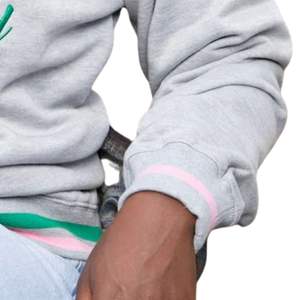 Sudadera Gris Unisex con Cuello Redondo, Diseño Gráfico, Algodón Premium, Informal, Elegante y Cómoda - Product Image 4