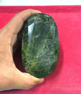 Pierre précieuse ovale en vesuvianite verte naturelle de qualité supérieure, cristal de guérison en forme de losange, sculpture de diamant pour la méditation, cadeau - Product Image 5