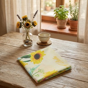 [K-ESSENTIALS] Foulard carré à fleurs jaunes en coton des années 60, 50x50cm, doux, écologique, écharpe multi-usages - Product Image 3
