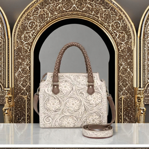 Bolso de Mano Ejecutivo de Cuero Genuino Hecho a Mano con Diseño a Cuadros y Detalle de Concho, Cierre de Cremallera con Estampado Animal Marrón - Product Image 1