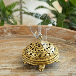 Quemador de Incienso de Latón con Forma de Tortuga y Tapa Decorativa Perforada, Soporte para Dhoop e Incienso en Forma de Tortuga Vintage, Hecho a Mano en Latón - Product Image 2