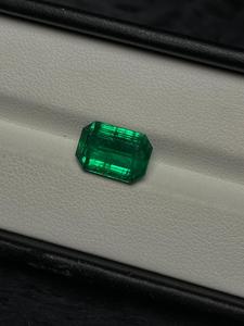 พลอยมรกตสีเขียวธรรมชาติทรงแปดเหลี่ยม ตัดแบบ ZM สำหรับทำเครื่องประดับ - Product Image 3