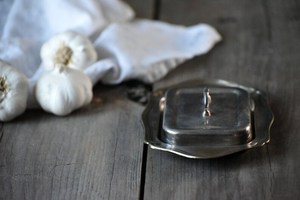 Metal Butter Holder with Cover for Fridge and Table Use - Product Image 3