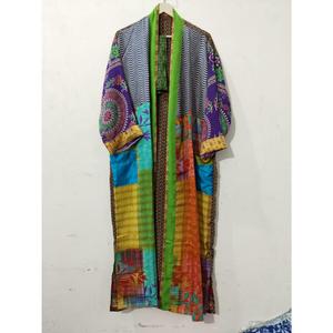 ชุดคลุมกิโมโนฤดูร้อนสุดหรู ชุดนอน งานแฮนด์เมด ตัดเย็บจากผ้าซารีอินเดียวินเทจ รีไซเคิล ทำจากผ้าไหม งานแฮนด์เมด - Product Image 4