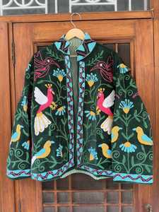 Veste en velours vert brodée de style bohème artisanal, magnifiquement décorée, authentique, faite à la main, avec des motifs floraux, vêtement d'extérieur. - Product Image 3