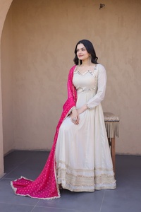 Vestido Anarkali Tradicional Indio con Bordado Zari, Elegante, para Fiestas y Bodas, Ropa de Gala para Mujer - Product Image 3
