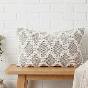 Cojín Decorativo Chevron Blanco y Negro, Funda de Algodón Bohemio con Patrón Zigzag en Capas, Toque Decorativo Marroquí y Étnico - Product Image 2