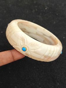 กำไลข้อมือทำมือคุณภาพพรีเมียม เป็นมิตรกับสิ่งแวดล้อม ลายดอกไม้กลม ประดับด้วยหินเทอร์ควอยซ์ งานฝีมือธรรมชาติ ของสะสมงานศิลปะ - Product Image 1