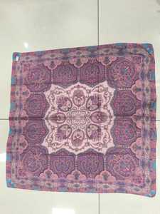 Écharpe carrée de luxe à pois floraux Pop-Art maximaliste, effet soie, motif botanique, 90 cm x 90 cm, couleurs Magenta, Mandarine, Émeraude, Cobalt - Product Image 2