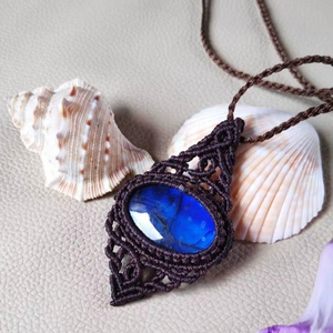 สร้อยคอจี้หินลาบราดอไรต์ทำมือ งานฝีมือประณีต พร้อมสายปรับได้ สไตล์โบโฮ ประดับด้วยพลอยสีฟ้าธรรมชาติ - Product Image 1