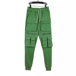 Pantalon de survêtement cargo décontracté pour homme, taille mi-haute, en molleton, avec cordon de serrage et poches, personnalisable avec logo imprimé - Product Image 3