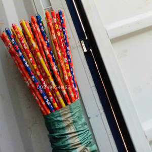 Juego de cepillos y mangos de escoba de fregona de madera con revestimiento de PVC italiano con diseño de flores, cerdas suaves, venta al por mayor a granel de Vietnam - Product Image 1