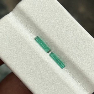 Esmeralda de Panjshir, Afganistán, 0.43 Ct, 2 Piezas, Gema Natural Verde en Bruto para Tallado de Gemas y Joyería Fina - Product Image 2
