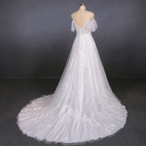 Elegante Vestido de Novia Corte A con Hombros Descubiertos, Escote en V, Encaje Bordado, Cola Catedral, Sin Espalda, Largo hasta el Suelo, Estilo Clásico - Product Image 1