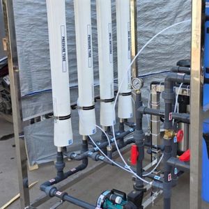 โรงงานผลิตน้ำ RO FRP ขนาด 1000 ลิตรต่อชั่วโมง ระบบ Reverse Osmosis 1 เมตรต่อชั่วโมง สำหรับอุตสาหกรรมและพาณิชย์ พร้อมมอเตอร์เกียร์บ็อกซ์ รับประกัน 1 ปี - Product Image 1