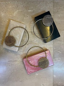 Sac à main personnalisé en résine ILAHI fait main avec chaîne, bandoulière, imprimé en sérigraphie noir et blanc à carreaux - Product Image 1