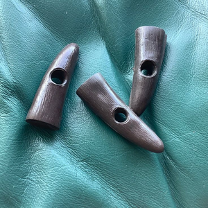 Botones de Cuerno de Alta Calidad, 2 Agujeros, Accesorios para Prendas, Botones de Cuerno Más Vendidos, Producto Indio - Product Image 1