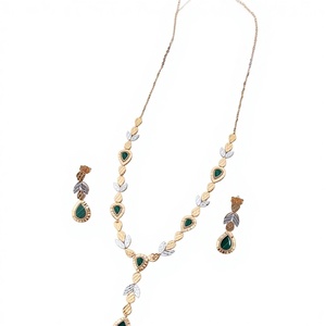 Collar Mangalsutra de Lujo en Oro de 22K con Colgante Floral y Cadena de Cuentas Negras, Joyería India para Bodas, Compromisos y Fiestas para Mujeres 12.310 - Product Image 1