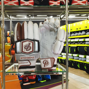 Gants de frappe de cricket en cuir PU légers, taille junior, blanc et marron, protection accrue, haute qualité, CP Sports Enormous - Product Image 1