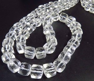 Perles de pierres précieuses en cristal naturel transparent de haute qualité, forme boîte, 6-8 mm, facettées, polies, percées au centre, en forme de cube, brin de 16 pouces, pour usage DIY - Product Image 2