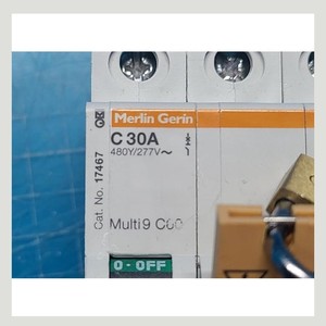 Pièces d'équipement semi-conducteur d'occasion Merlin Gerin Multi9 C60 C30A 17467, état actuel - Product Image 2