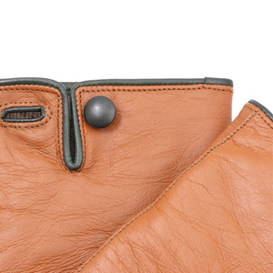Gants en cuir beige pour femmes avec bordure vert foncé, gants d'hiver doux à doigts entiers, doublure chaude, gants de conduite élégants avec bouton-pression - Product Image 3
