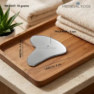 Masseur facial Gua Sha en acier inoxydable en forme de cœur, style médiéval, application manuelle sur le visage en cuivre, provenant de l'Uttar Pradesh - Product Image 5