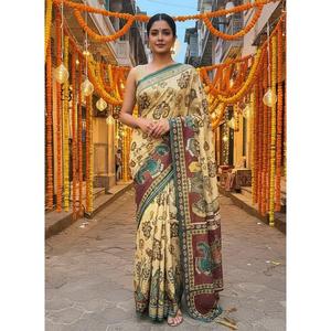 Un magnifique mélange de panneaux violet royal profond et de beige naturel, accentués par des nuances de vert sarcelle. - Product Image 1