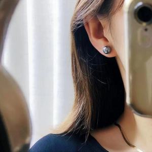 Boucles d'oreilles en argent sterling 925 plaqué or 18 carats avec perle ronde de 12-11 mm, or naturel, fabrication fine et presque parfaite - Product Image 4