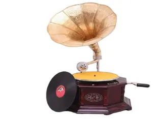 高品质的黄铜喇叭和木制留声机现代风格家用