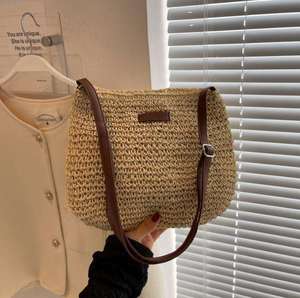 Complement your sunny weather outfits with this charming Natural yarn <b>bag</b> featuring a <b>soft</b> slouchy shape and <b>leather</b> details tod - Product Image 4