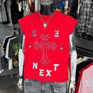 Camiseta sin Mangas Personalizada de Color Rojo para Hombre, Diseño de Costuras en Contraste, 100% Algodón, Impresión en Serigrafía, con Pedrería, de Secado Rápido - Product Image 1