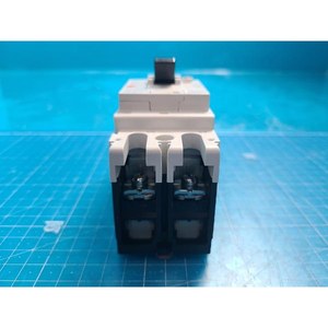 Disjoncteur différentiel Mitsubishi NV-100SRU d'occasion – Pièces d'équipement semi-conducteur d'époque - Product Image 3