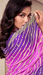 Traje Anarkali de Diseñador en Viscosa Chinon con Bordado de Zari y Lentejuelas, Conjunto de Kurta, Pantalón y Dupatta - Product Image 2