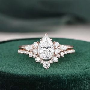 Bague de fiançailles classique pour femme en argent plaqué or rose avec moissanite taille coussin, sertie de griffes, certifiée IGI 3, de Charm Jewells - Product Image 5