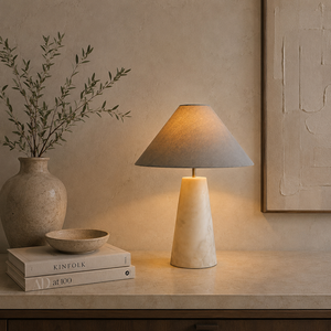 Lampe de table en marbre blanc de luxe avec base conique en pierre, abat-jour conique contemporain, éclairage d'ambiance doux et décoration haut de gamme - Product Image 1