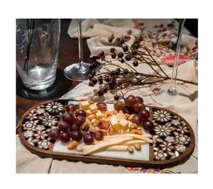 Bandeja de madera artesanal de Oriente Medio con incrustaciones de conchas naturales para una experiencia tradicional de presentación de café árabe. - Product Image 3