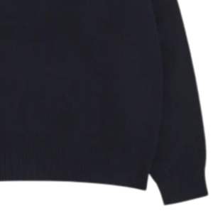 Pull en tricot bleu marine, coton doux de qualité supérieure, design ajusté confortable pour une tenue décontractée et élégante toute la journée - Product Image 3