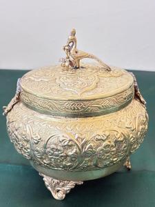 Magnifique lampe de chevet antique en laiton avec motifs embossés ornés et pieds trépieds vintage pour la décoration intérieure traditionnelle – Vente en gros - Product Image 5