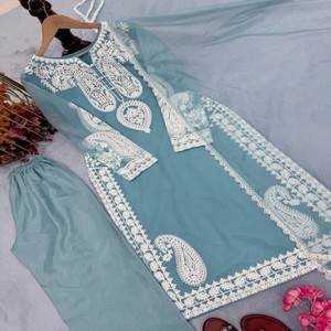 VASTRA COTTAGE Haut brodé en faux georgette avec palazzo et dupatta assortis, robe de soirée luxueuse entièrement cousue - Product Image 2