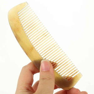 Peine de Cuerno de Búfalo Ecológico Hecho a Mano, Color Natural, Peine Moderno para Masaje Capilar y Barba, Regalo Empresarial a Precio Económico - Product Image 3