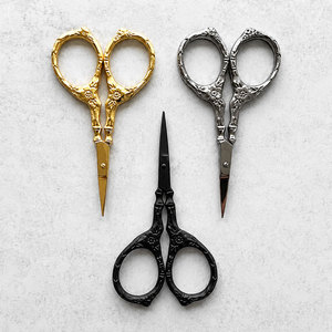 Ciseaux vintage en métal décoratifs à motif de roses, pour broderie, couture, travaux d'aiguille et coupe-fil - Product Image 4