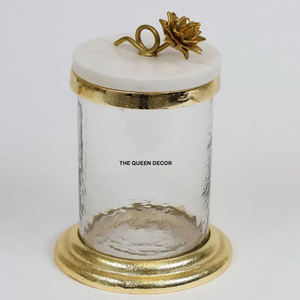 Juego de 3 Recipientes Decorativos de Lujo con Diseño de Hoja de Loto, Tapa de Mármol, Recipiente Único de Metal y Vidrio con Baño de Oro - Product Image 1