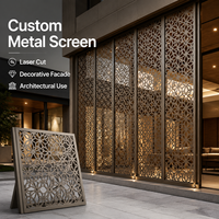 Écran métallique perforé découpé au laser CNC sur mesure avec motif décoratif pour l'architecture