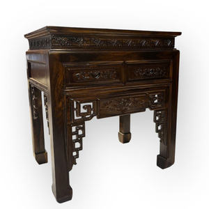 Se coloca una pequeña mesa de madera de chiuliu debajo del altar principal. - Product Image 4