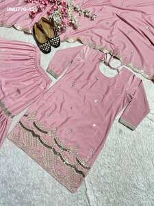 Conjunto de Sharara, Top y Dupatta de Seda con Bordado de Aspecto Magnífico y Color Impresionante - Sin Bordes y con Diseño Elegante - Compra en Línea en India - Product Image 4